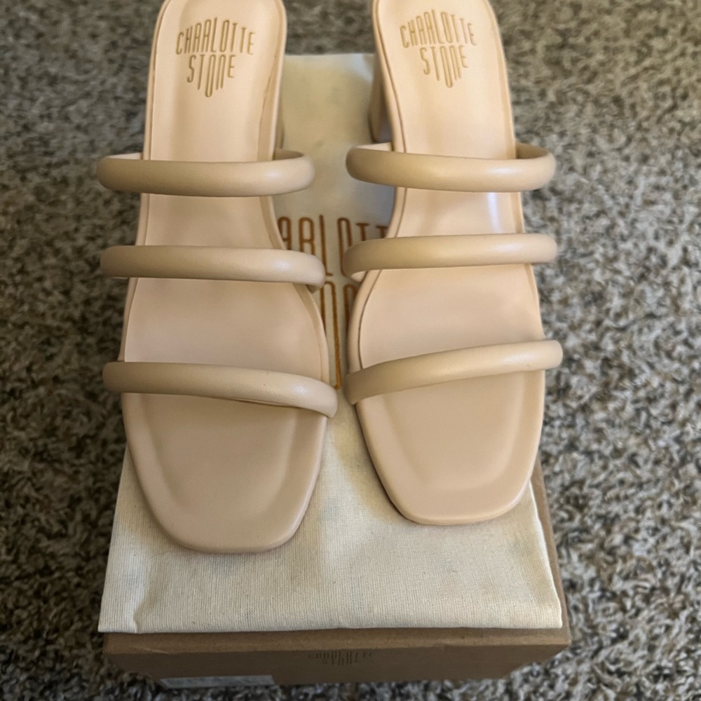 New in Box Charlotte Stone Belle Sandals in Peche - Picture 5 of 6